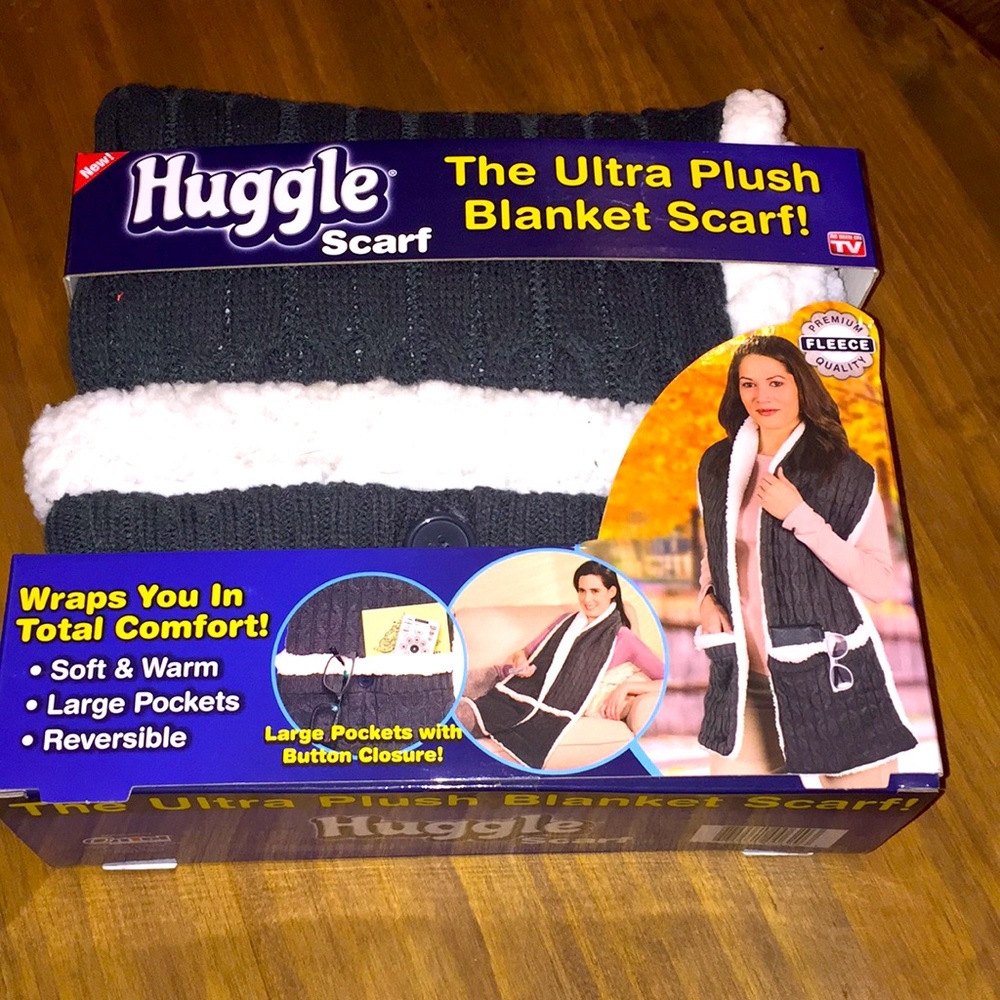 Huggle scarf